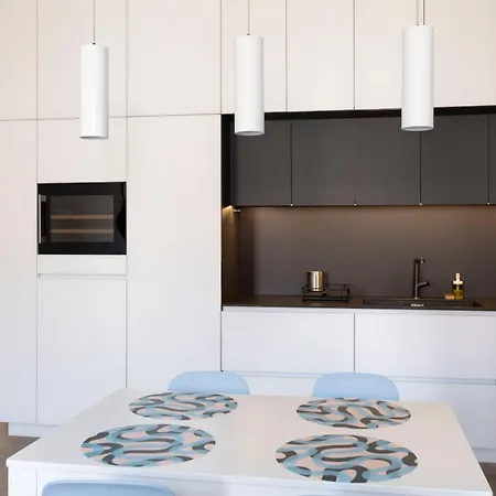 Stylish & Spacious By Prestige Homes * Budapesta