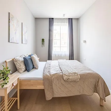 Stylish & Spacious By Prestige Homes Budapesta