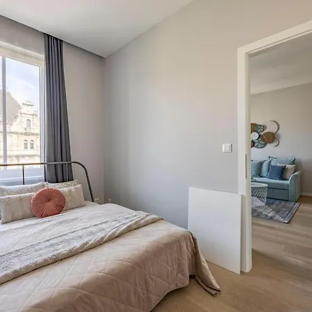 Stylish & Spacious By Prestige Homes Apartment Budapest