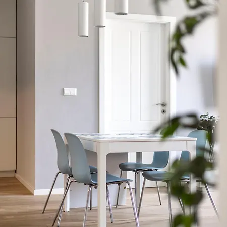 Stylish & Spacious By Prestige Homes 布达佩斯