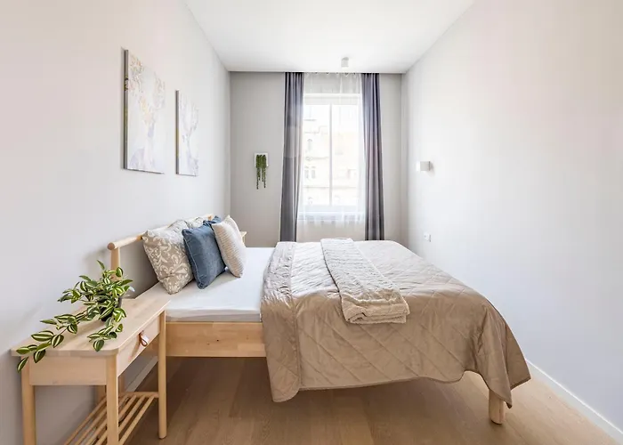 Stylish & Spacious By Prestige Homes 부다페스트